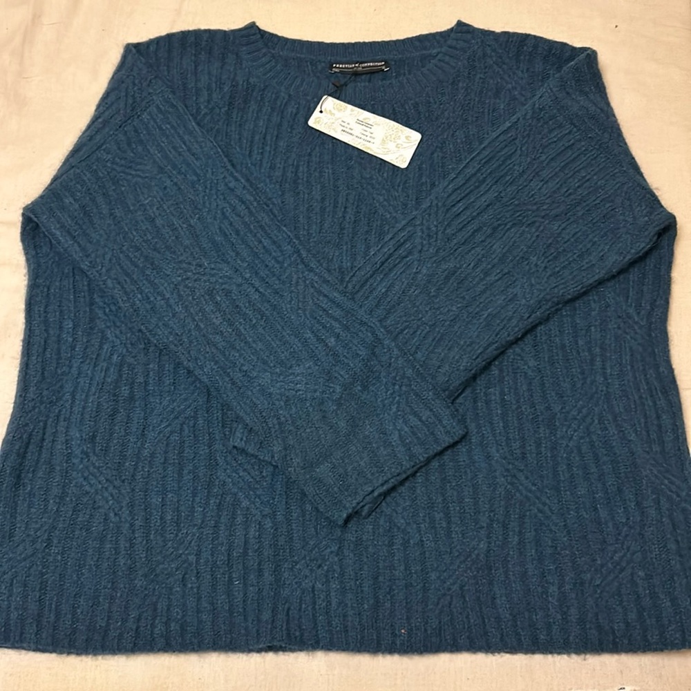 NWT baby alpaca cloud-like cabled sweater in rich teal blue.